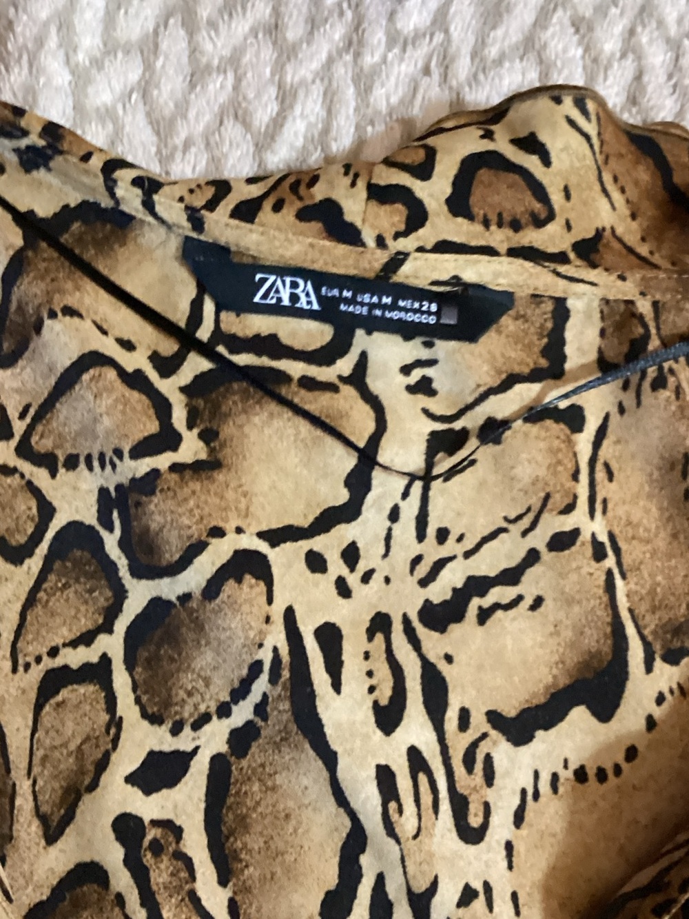 Zara Animal-Print blouse. - Picture 6 of 7